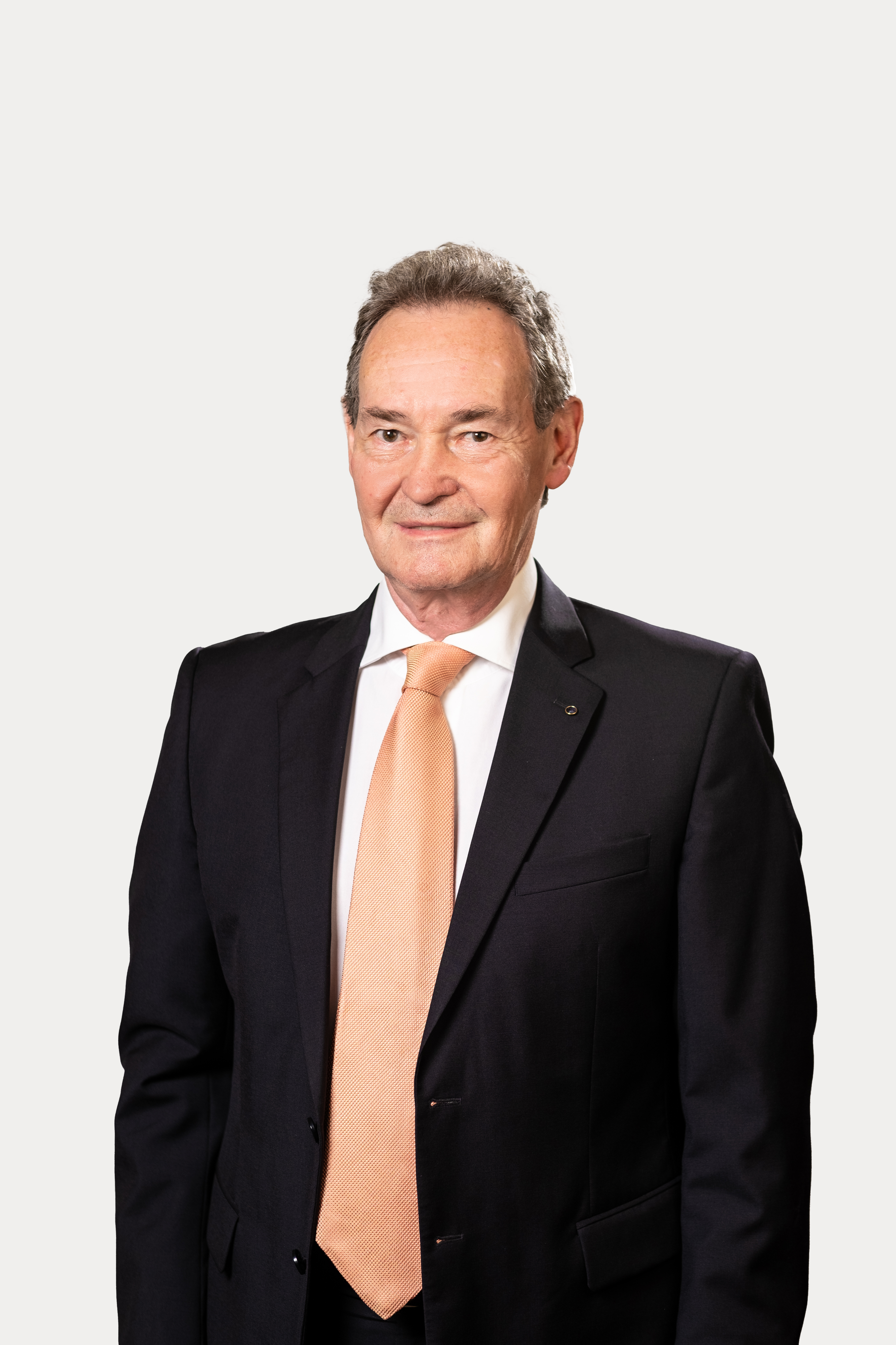 Istv&aacute;n Elt&eacute;r 